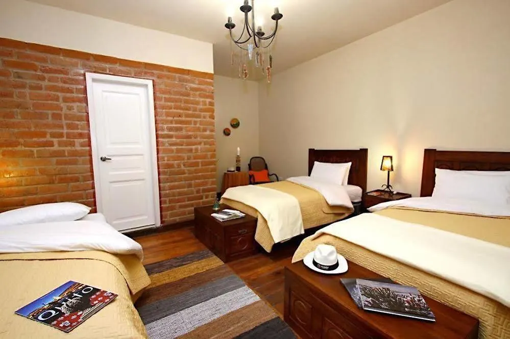 Hotel Cantuna Кито